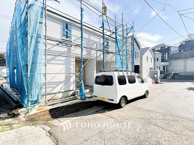 爽やかな青空の下に贅沢なほどに降り注ぐ陽光、豊かな居住性と、クオリティが見事に調和した住空間。
