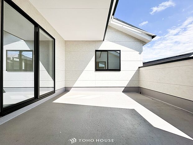 お部屋にも爽やかな風と暖かく柔らかな日差しが差し込み、毎日の暮らしを豊かに彩ります。