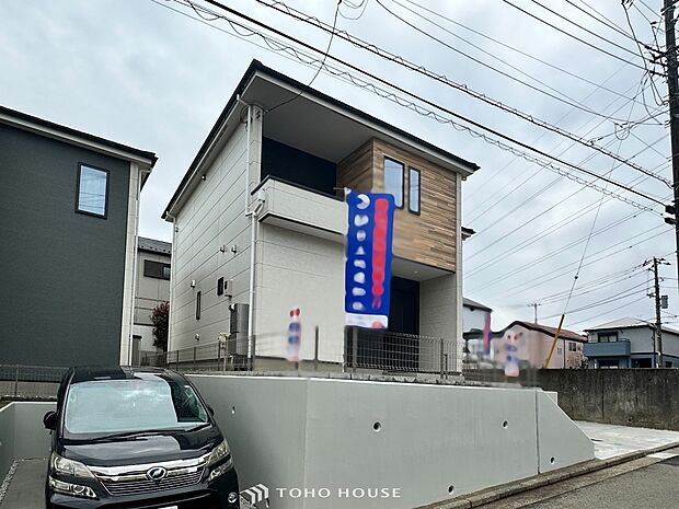 閑静な住宅街の一角、ひと時のくつろぎが生まれ、ゆっくりと愛着が育まれていきます。
