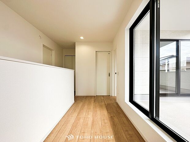 やわらかな陽射しがふりそそぎ、ゆったりした時間が流れる室内。