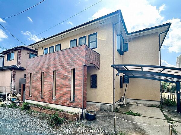 爽やかな青空の下に贅沢なほどに降り注ぐ陽光、豊かな居住性と、クオリティが見事に調和した住空間。