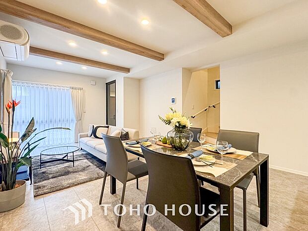 ここにはみんなが集い、食事と楽しい会話が始まるスペース。