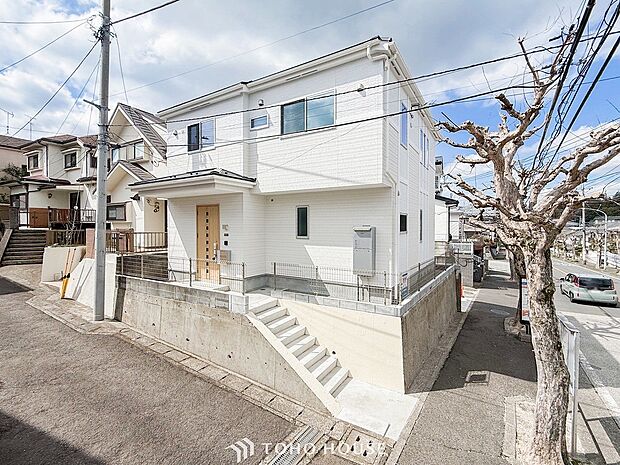 表現された空間は豊かな光と風を纏い、暮らしの時間を豊かにしてくれます。