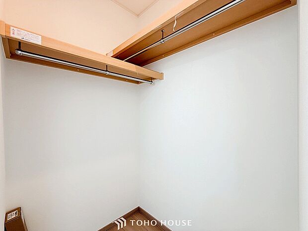 衣類だけでなく大きな荷物も収納でき、お部屋がすっきりします。