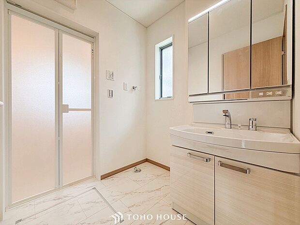 清潔感のあるプライベート空間は、身だしなみチェックや肌のお手入れに最適です。