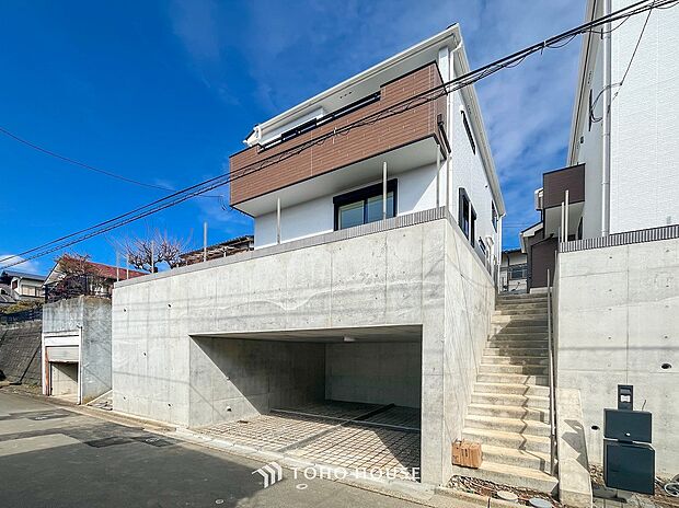 風を感じ青い空から太陽の恵みを感じる温もり溢れる佇まい。