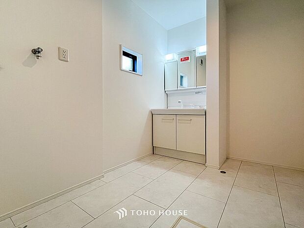 清潔感のあるプライベート空間は、身だしなみチェックや肌のお手入れに最適です。