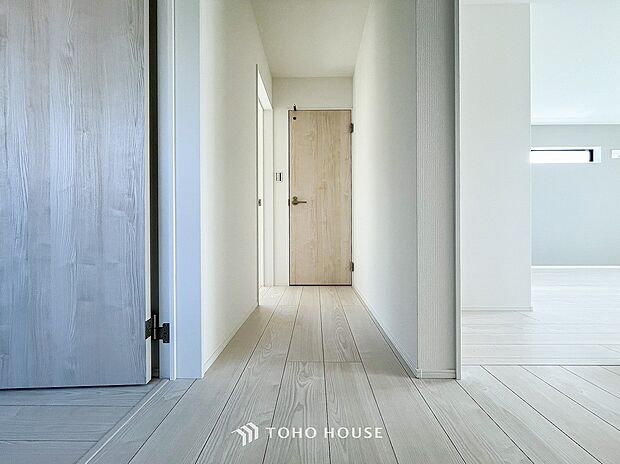 やわらかな陽射しがふりそそぎ、ゆったりした時間が流れる室内。