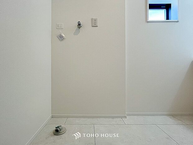 洗濯機を配置しても十分なスペースを確保しております。