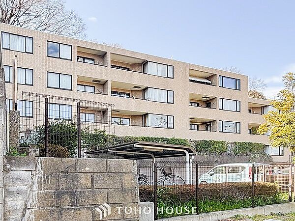 前面道路含む現地写真『快適』は「家」と「街」と「環境」が調和した時に訪れるだと改めて感じさせてくれます。