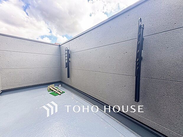 心地よい風を肌で感じることのできるバルコニー。