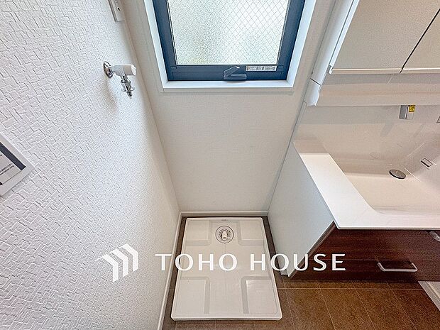 洗濯機を配置しても十分なスペースを確保しております。