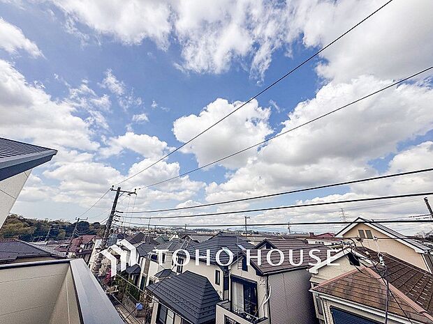 開放的で気持ちの良い眺望と青い空を満喫できます。