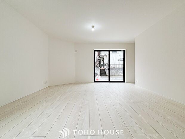 光と風があふれる開放的なリビングダイニングには自然と家族みんなが集まってきます。