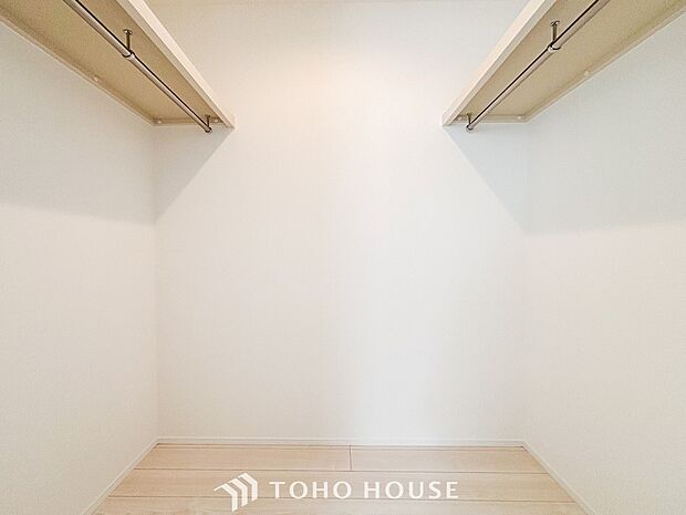 衣類だけでなく大きな荷物も収納でき、お部屋がすっきりします。