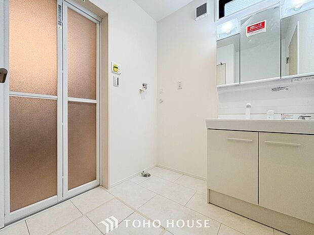 清潔感のあるプライベート空間は、身だしなみチェックや肌のお手入れに最適です。