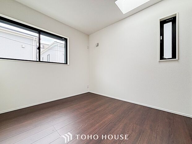 一日の疲れをいやしてくれる主寝室。自分時間を快適に過ごすプライベートルーム。