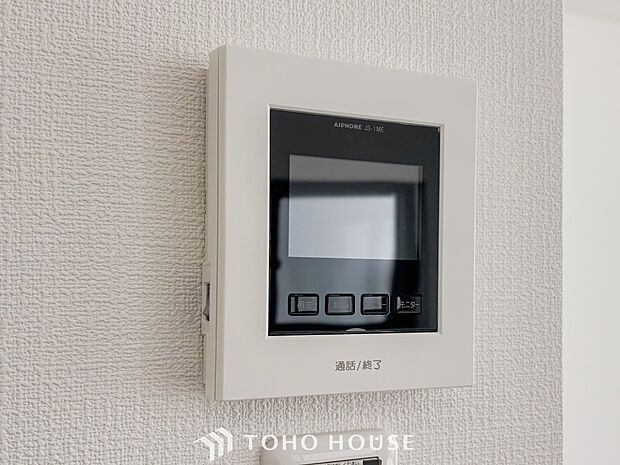 誰が来てもわかる様にモニター付きインターホンを設置。