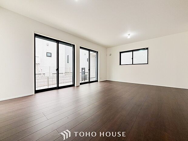 開放感あるリビングダイニング。ご家族とのんびりしたひと時を過ごせますね。