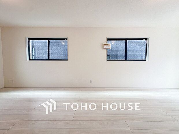 光と風があふれる開放的なリビングダイニングには自然と家族みんなが集まってきます。