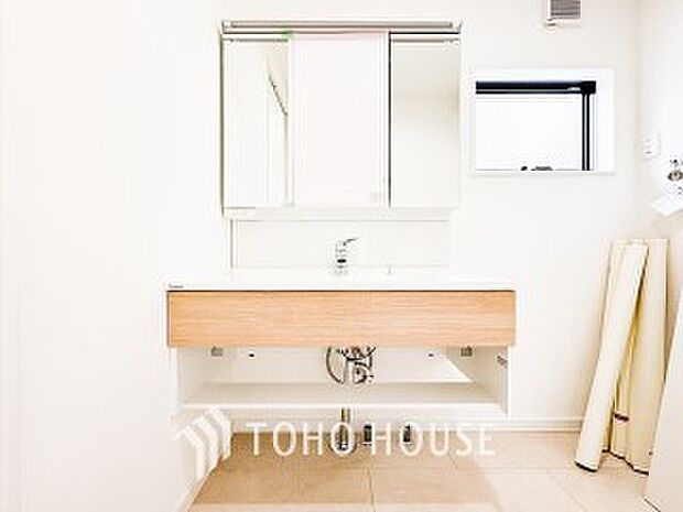 清潔感のあるプライベート空間は、身だしなみチェックや肌のお手入れに最適です。