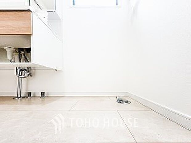 洗濯機を配置しても十分なスペースを確保しております。