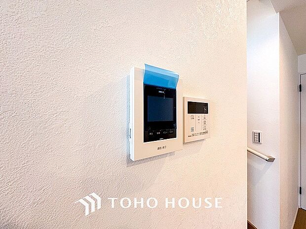 誰が来てもわかる様にモニター付きインターホンを設置。