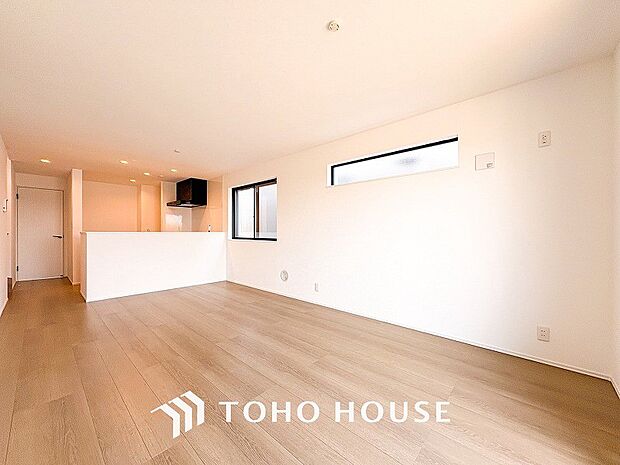 対面式キッチンのあるLDKで家族の会話が弾みます。