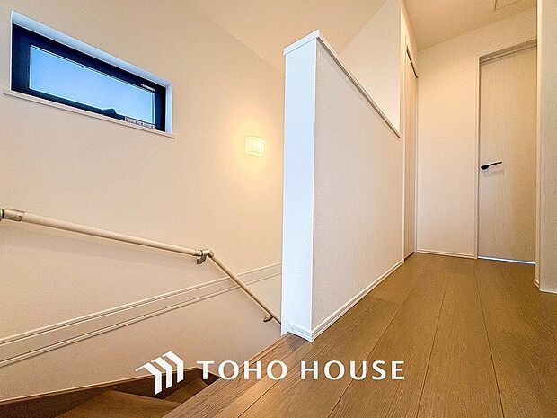 やわらかな陽射しがふりそそぎ、ゆったりした時間が流れる室内。