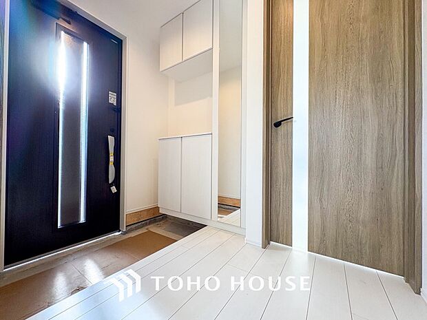 居住者の帰り、訪れる方を優しく迎えてくれる玄関です。