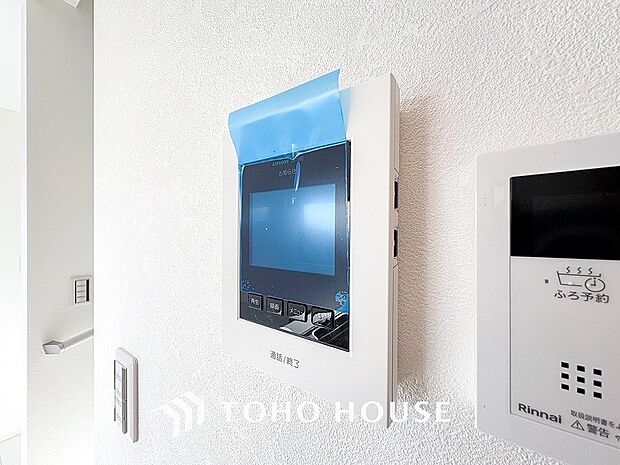 誰が来てもわかる様にモニター付きインターホンを設置。