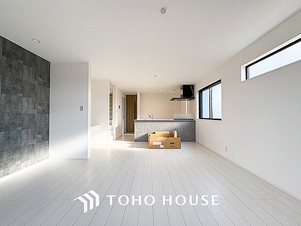 光と風があふれる開放的なリビングダイニングには自然と家族みんなが集まってきます。