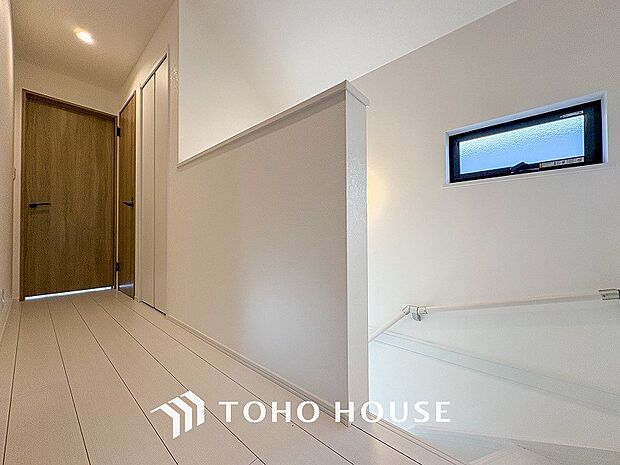 やわらかな陽射しがふりそそぎ、ゆったりした時間が流れる室内。