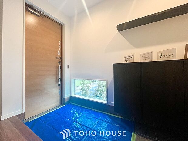 帰り着くたびに洗練されたテイストの空間に迎えられ誇りと喜びを感じる玄関まわりです。