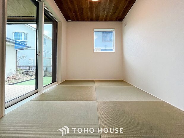 畳の香りに癒され、和の空間を感じることのできる落ち着きある一部屋です。