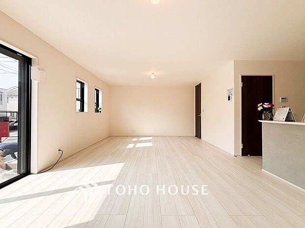 落ち着いた雰囲気に包まれた伸びやかな空間で、ゆったりと家族団らんの時間を過ごせます。