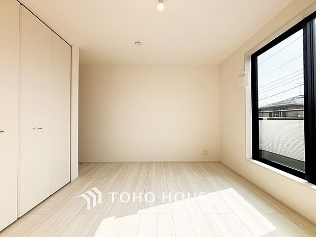 採光もアクセントの一つとして。プライベートルームにはやさしい光が射し込んでいます。