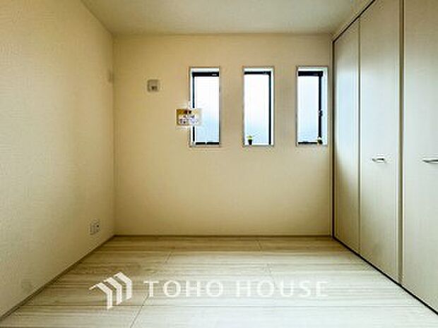 採光もアクセントの一つとして。プライベートルームにはやさしい光が射し込んでいます。