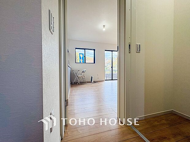 やわらかな陽射しがふりそそぎ、ゆったりした時間が流れる室内。