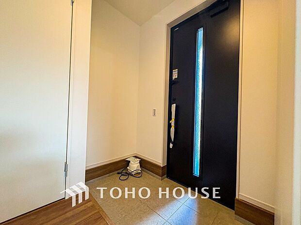 帰り着くたびに洗練されたテイストの空間に迎えられ誇りと喜びを感じる玄関まわりです。