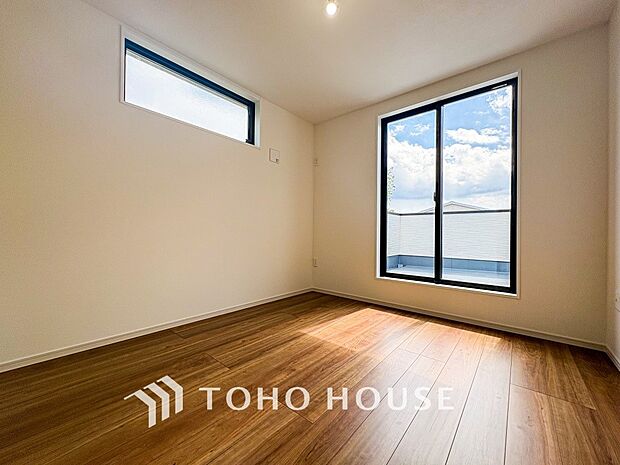 一日の疲れをいやしてくれる主寝室。自分時間を快適に過ごすプライベートルーム。