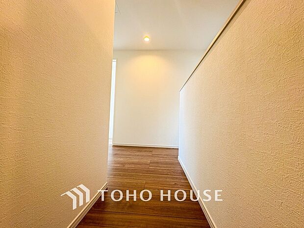 やわらかな陽射しがふりそそぎ、ゆったりした時間が流れる室内。