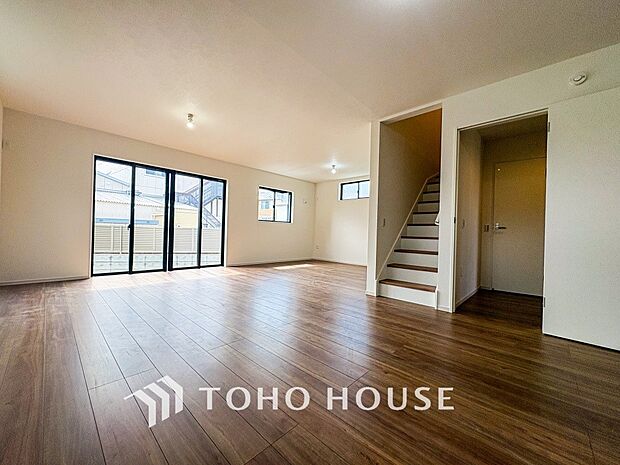 開放感あるリビングダイニング。ご家族とのんびりしたひと時を過ごせますね。