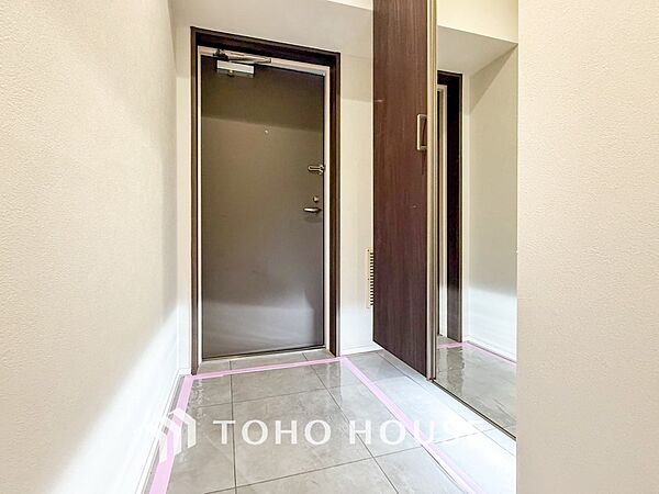 居住者の帰り、訪れる方を優しく迎えてくれる玄関です。
