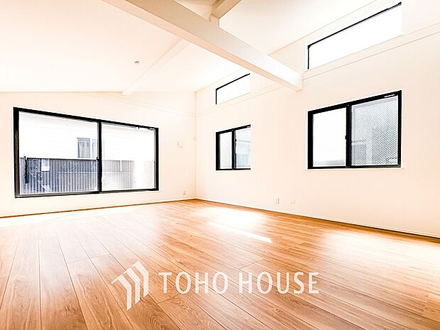 落ち着いた雰囲気に包まれた伸びやかな空間で、ゆったりと家族団らんの時間を過ごせます。