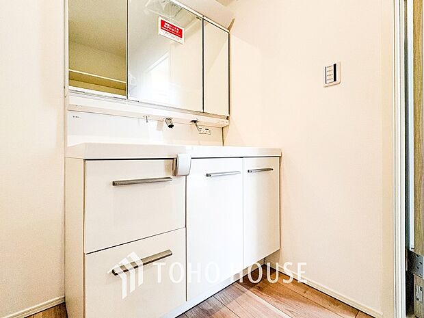 清潔感のあるプライベート空間は、身だしなみチェックや肌のお手入れに最適です。