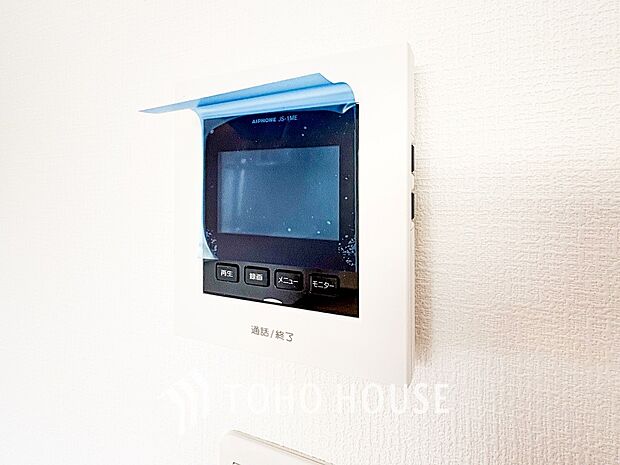 誰が来てもわかる様にモニター付きインターホンを設置。快適と安らぎを合わせた優しい設計。