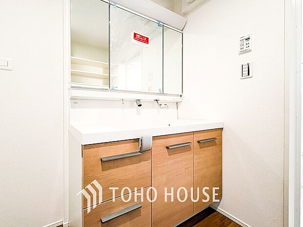 清潔感のあるプライベート空間は、身だしなみチェックや肌のお手入れに最適です。