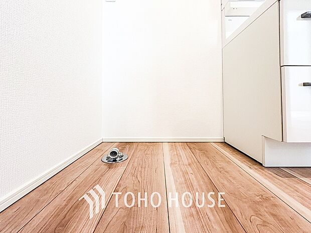 洗濯機を配置しても十分なスペースを確保しております。