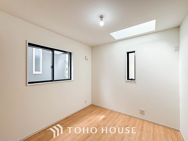 採光もアクセントの一つとして。プライベートルームにはやさしい光が射し込んでいます。